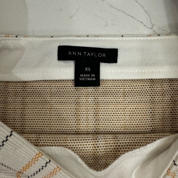 Woman’s Plaid Ann Taylor XS Top - Picture 2 of 3